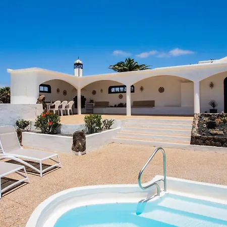 Typical Canarian Stye * Playa Blanca (Lanzarote)