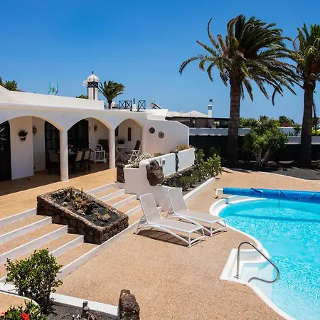 Typical Canarian Stye Villa Playa Blanca (Lanzarote)