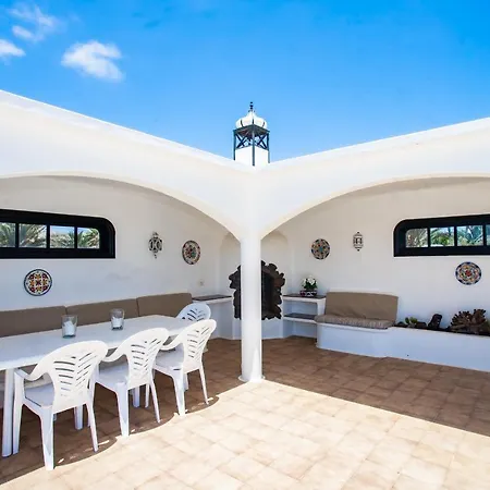 Typical Canarian Stye Villa Playa Blanca (Lanzarote)